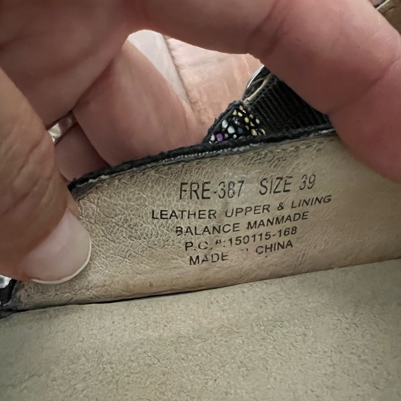 Algeria nursing shoes size 39 comfortable for all day shifts! Size 9 orig  $150 - Picture 6 of 6